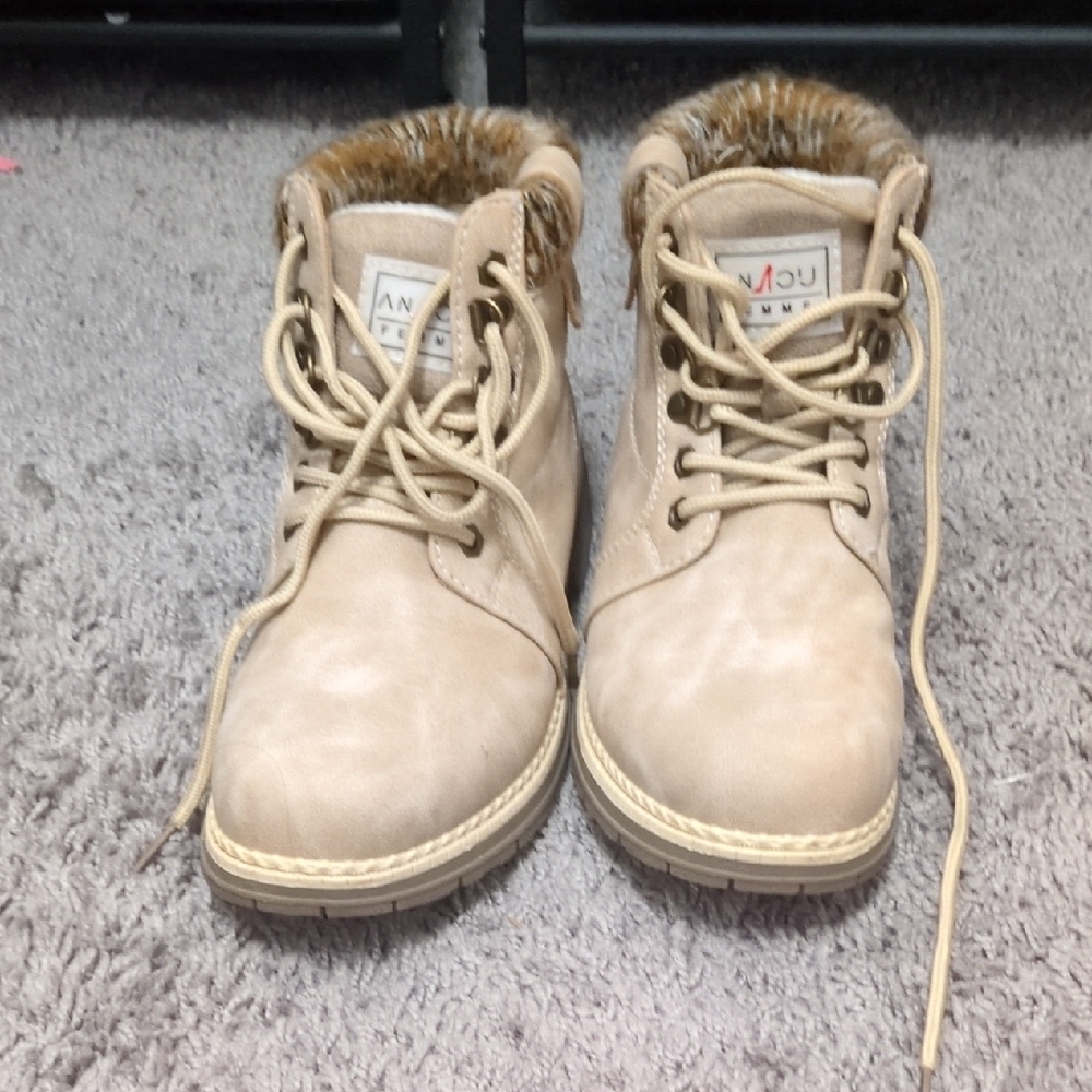 Tan Kids Boots with Fur Lining